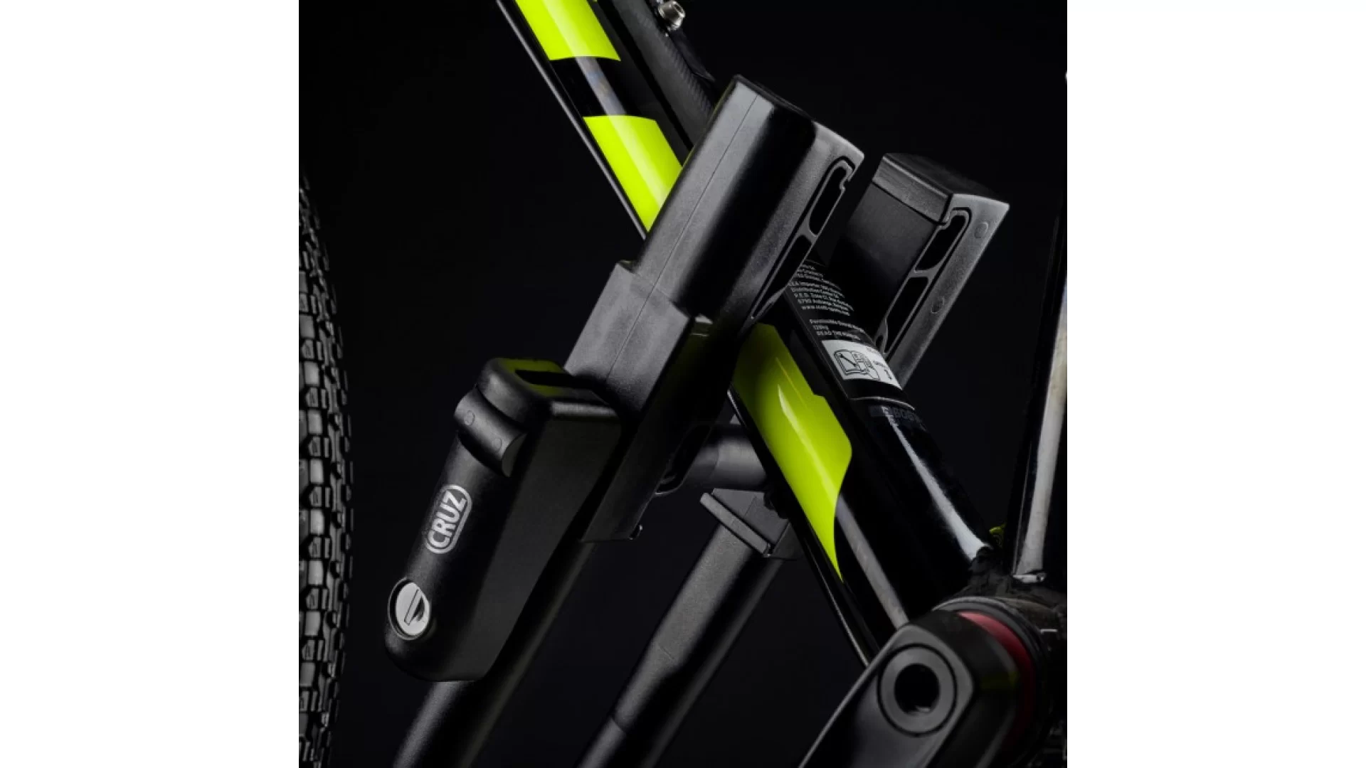 Cruz Race black roof mounted bike carrier x 3 - 940-015 - View 5