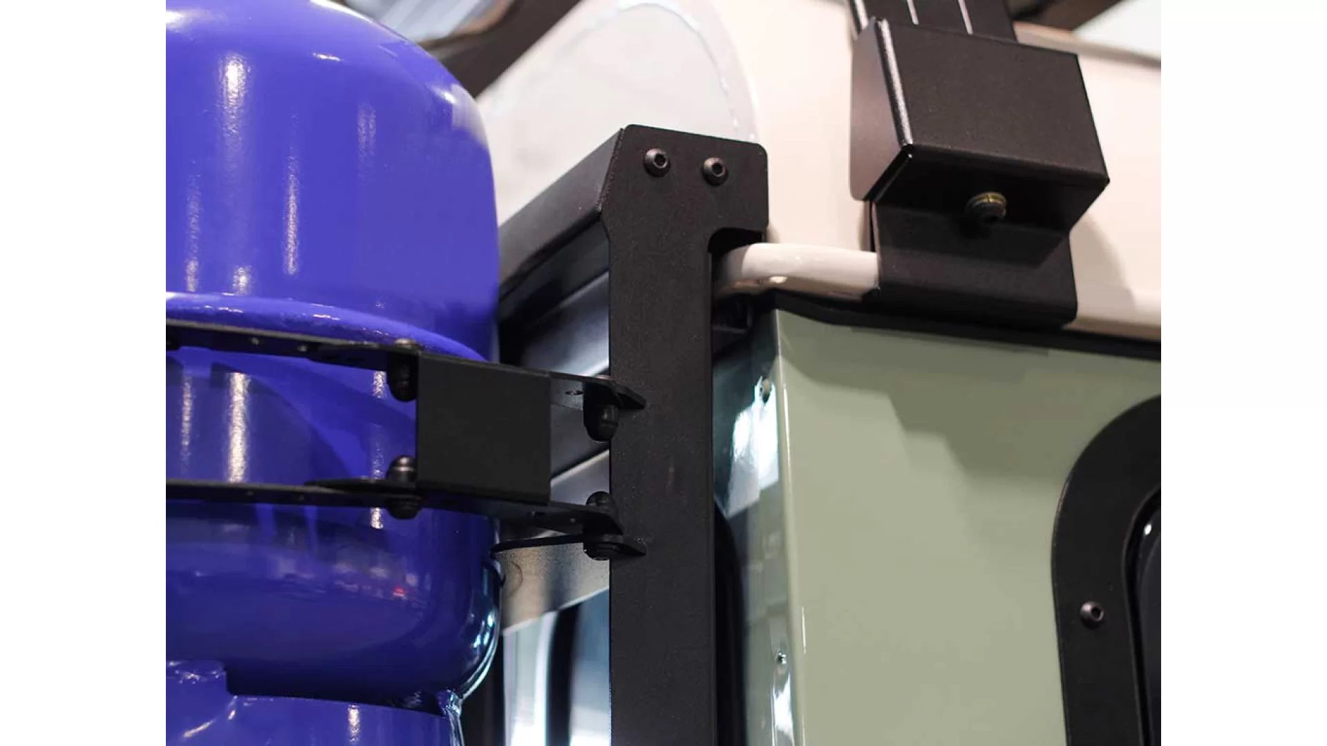 Land Rover Defender 90/110 Single Gas Bottle Bracket - GBHO013 - View 3