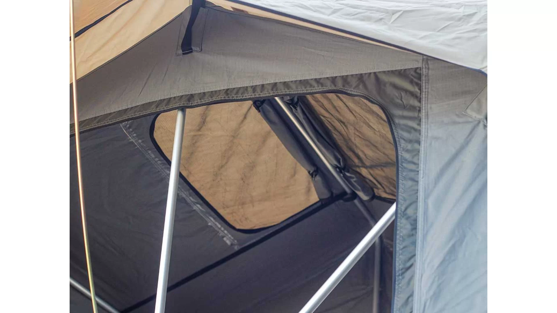 Roof Top Tent - TENT031 - View 2