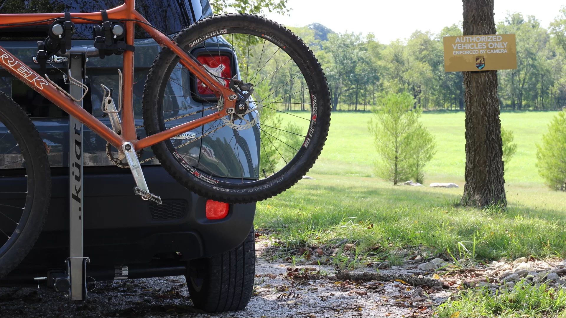 Kuat NV Beta grey 2 bike hitch mounted carrier (BE22G) - View 2