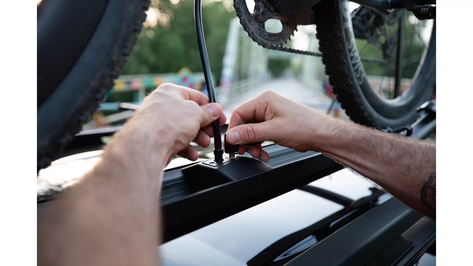 Kuat Piston SR Black Roof Mounted Bike Carrier x 1 (PSR01B) - View 2