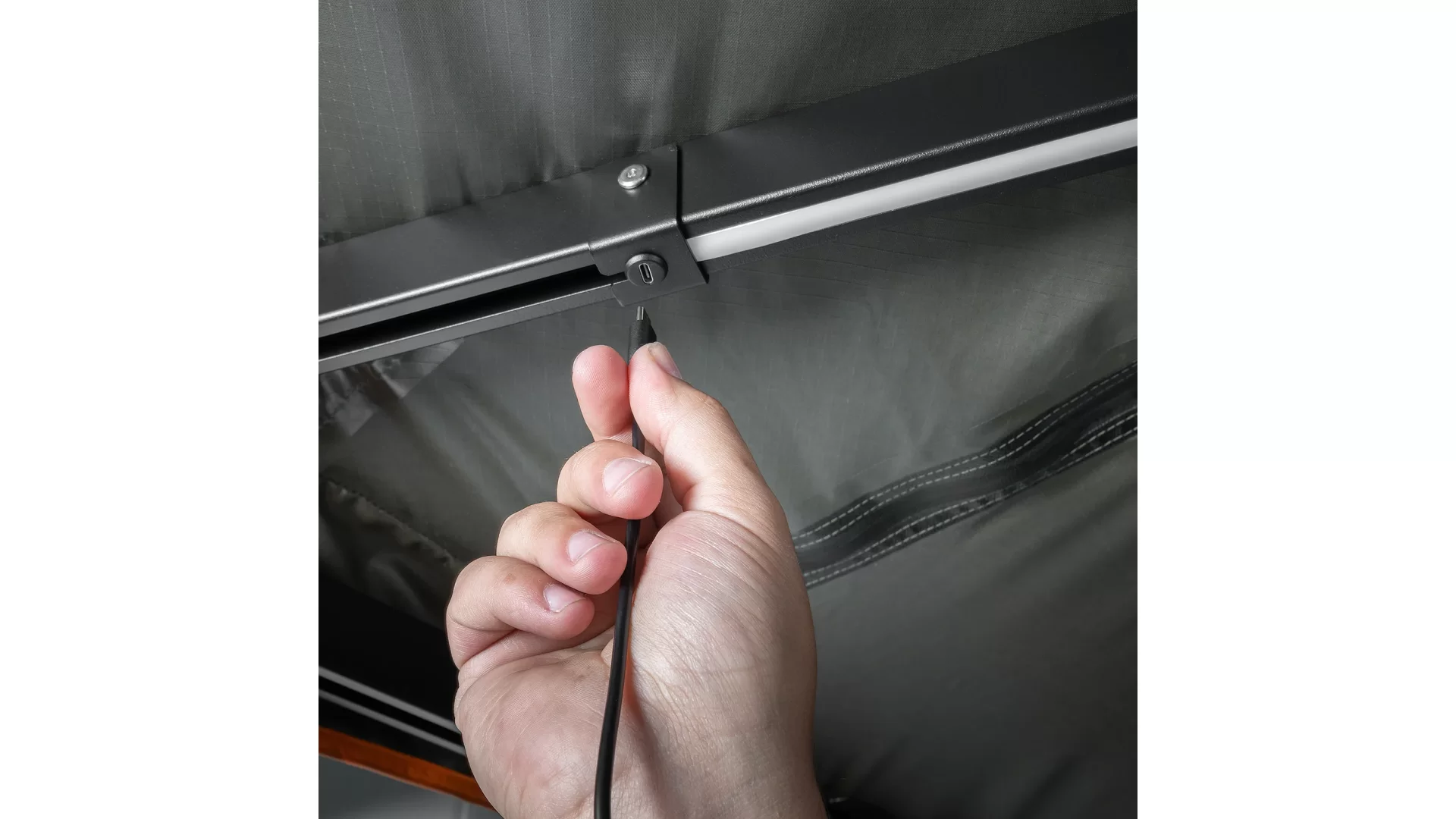 Darche Freestanding Hardshell 270 Awning (T050801736) - View 5