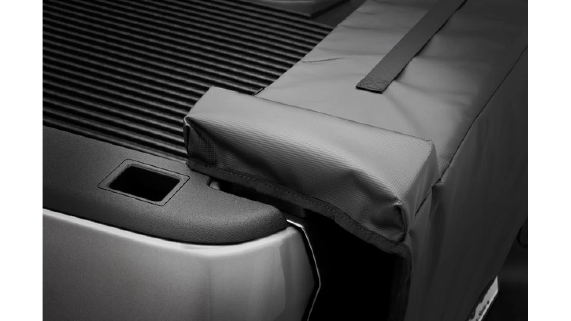 Thule Gate Mate Tailgate Pad - Large (824PRO) - View 1