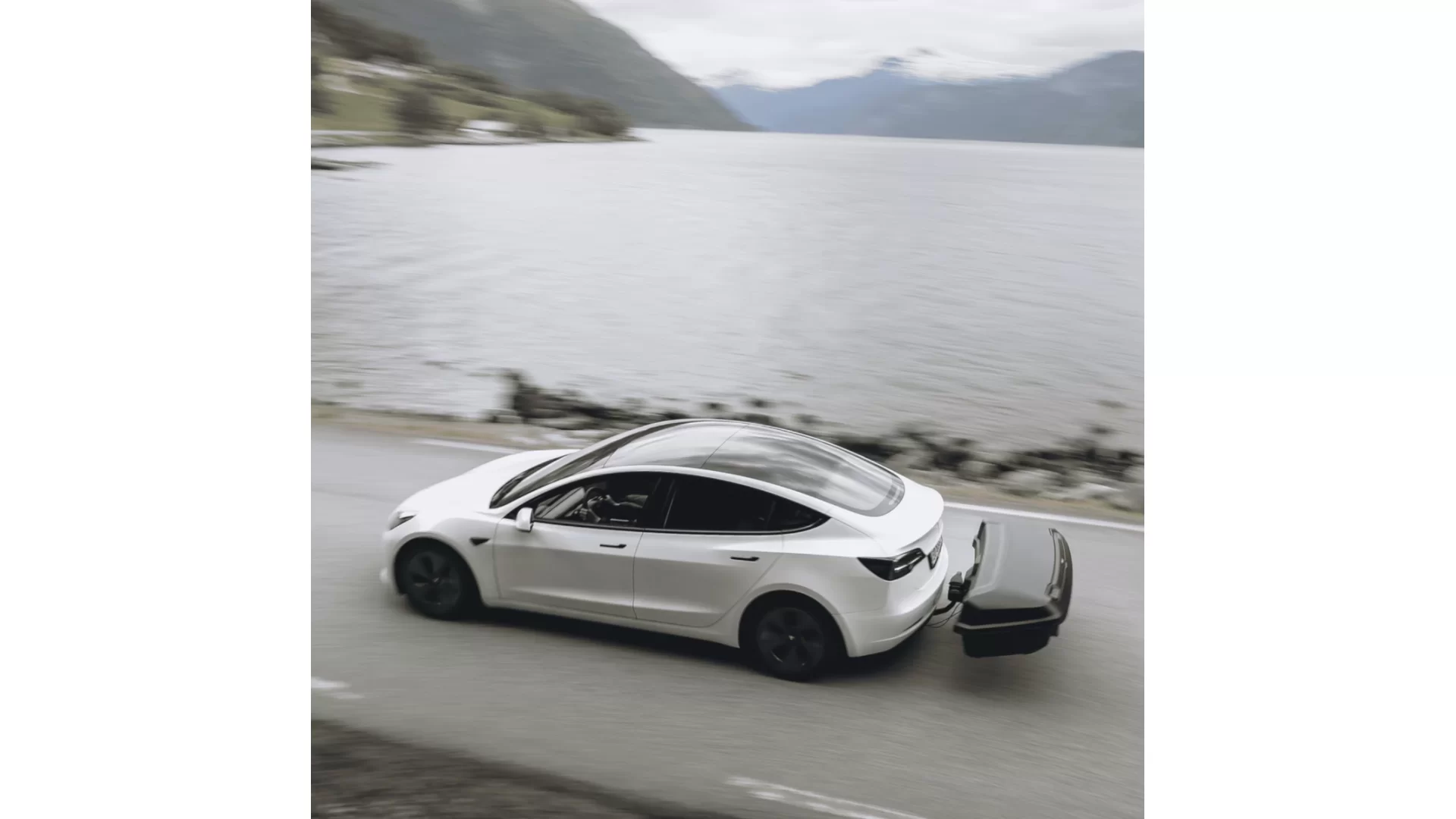 Thule Arcos Black 300 litre Medium Rear Mounted Carrier - 906100 - View 2