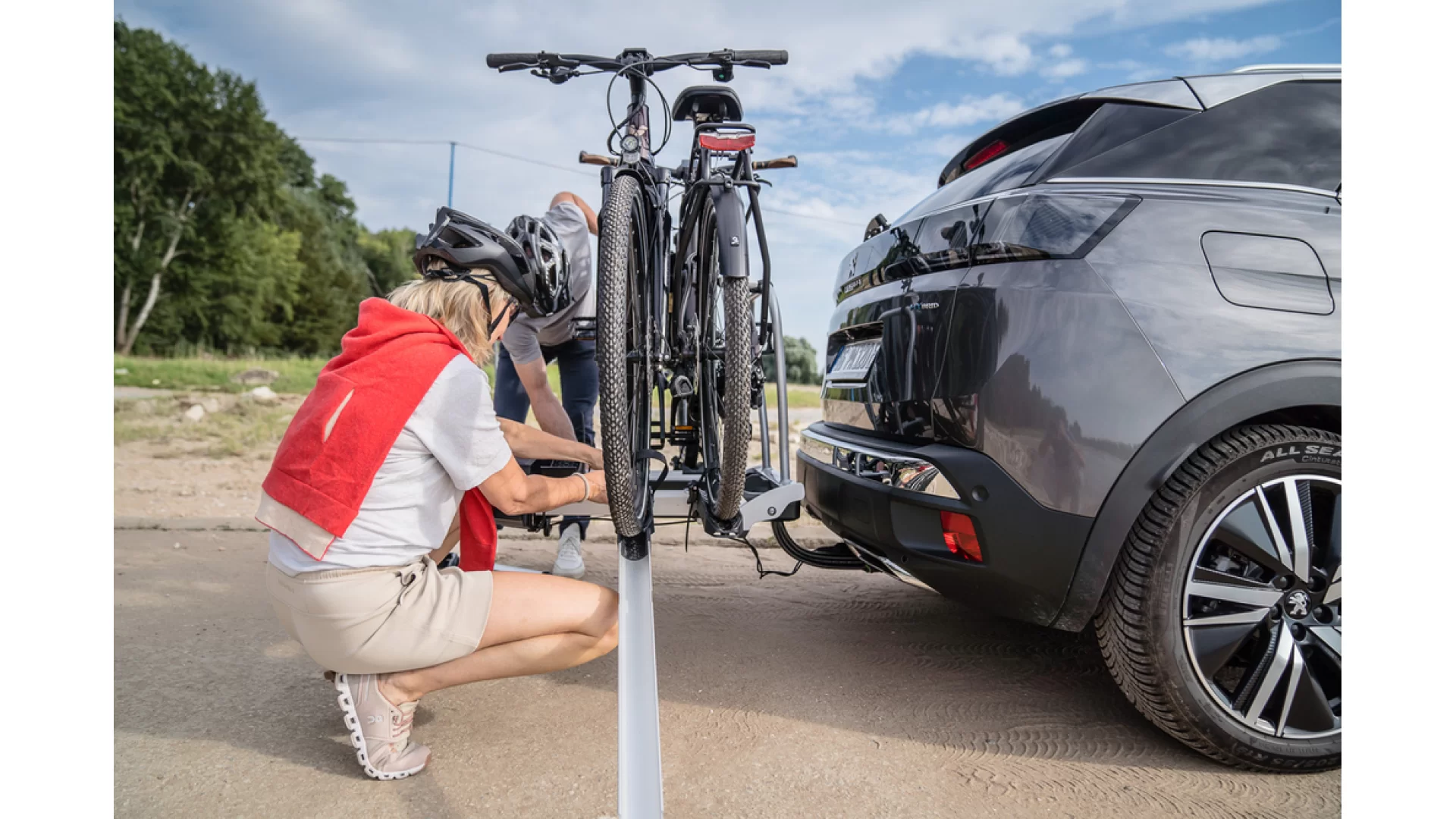 Yakima FoldClick 3 Bike Towball Mounted Carrier (8002496) - View 3