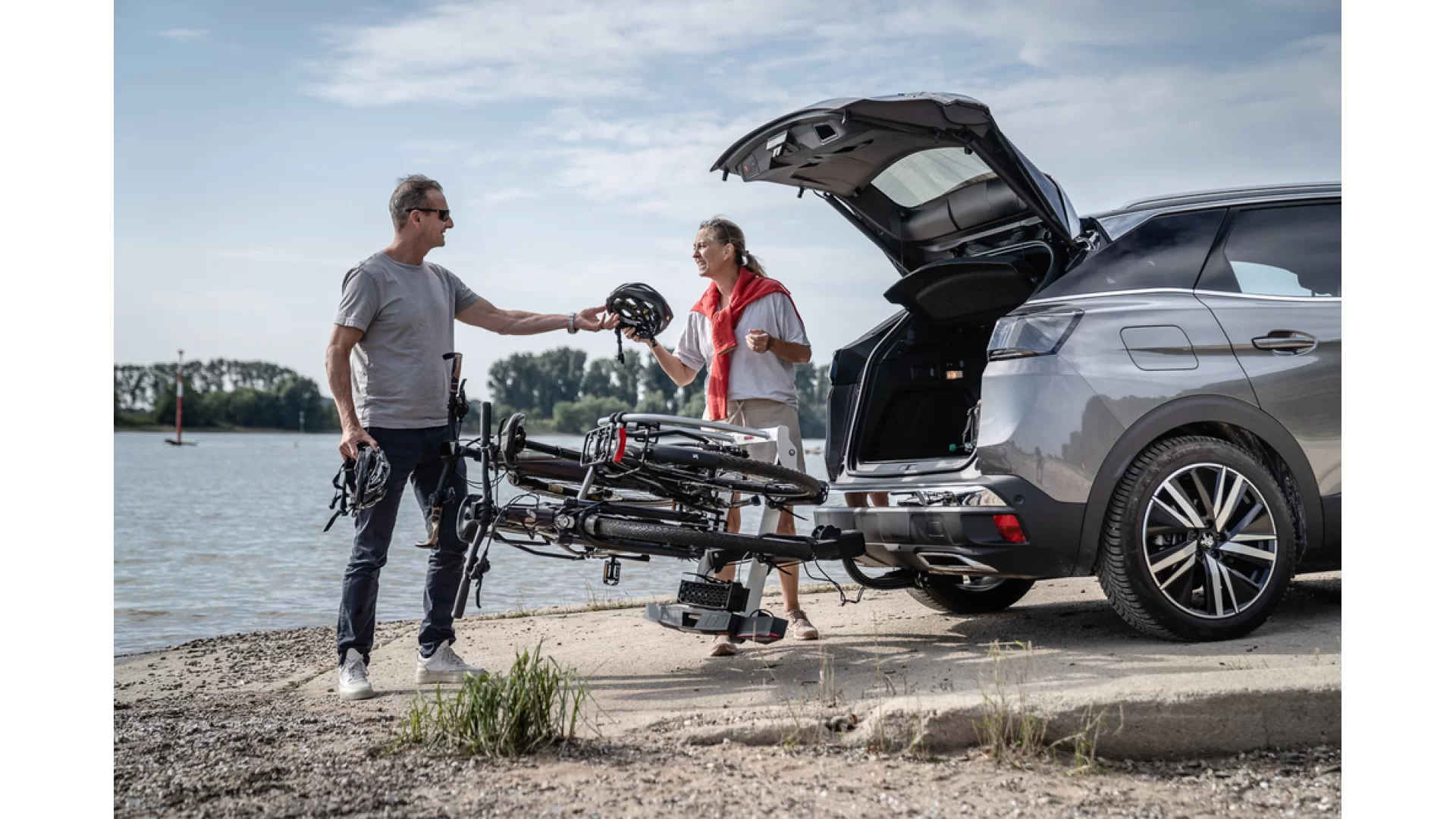 Yakima FoldClick 3 Bike Towball Mounted Carrier (8002496) - View 1