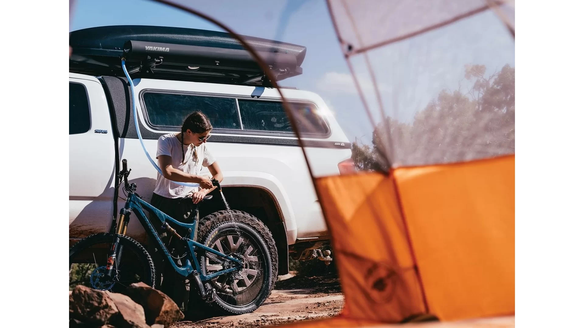 Yakima RoadShower MD 26L 8004110 - View 1