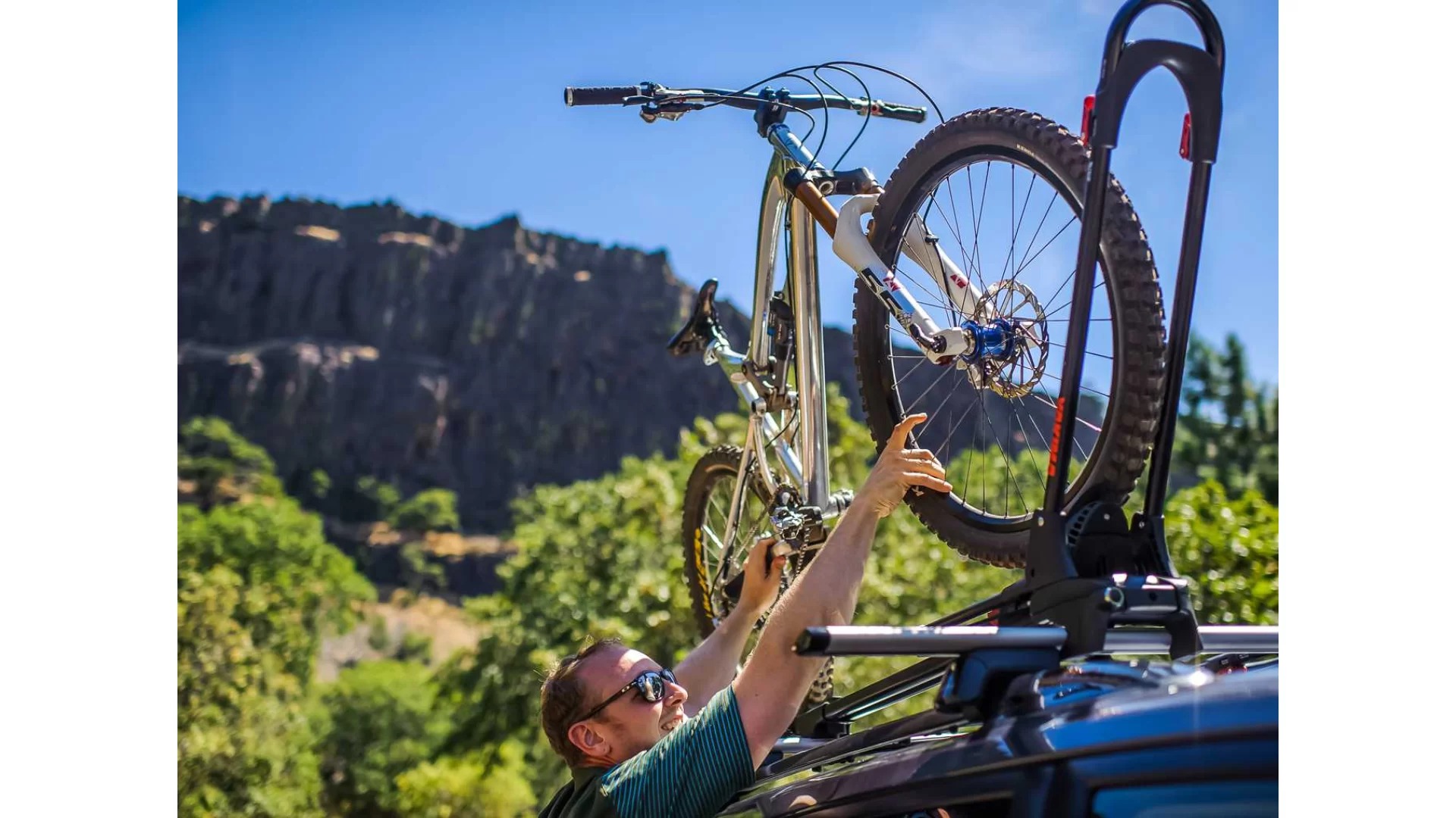 Yakima FrontLoader Black Roof Mounted Bike Carrier x 4 - 8002104 - View 3