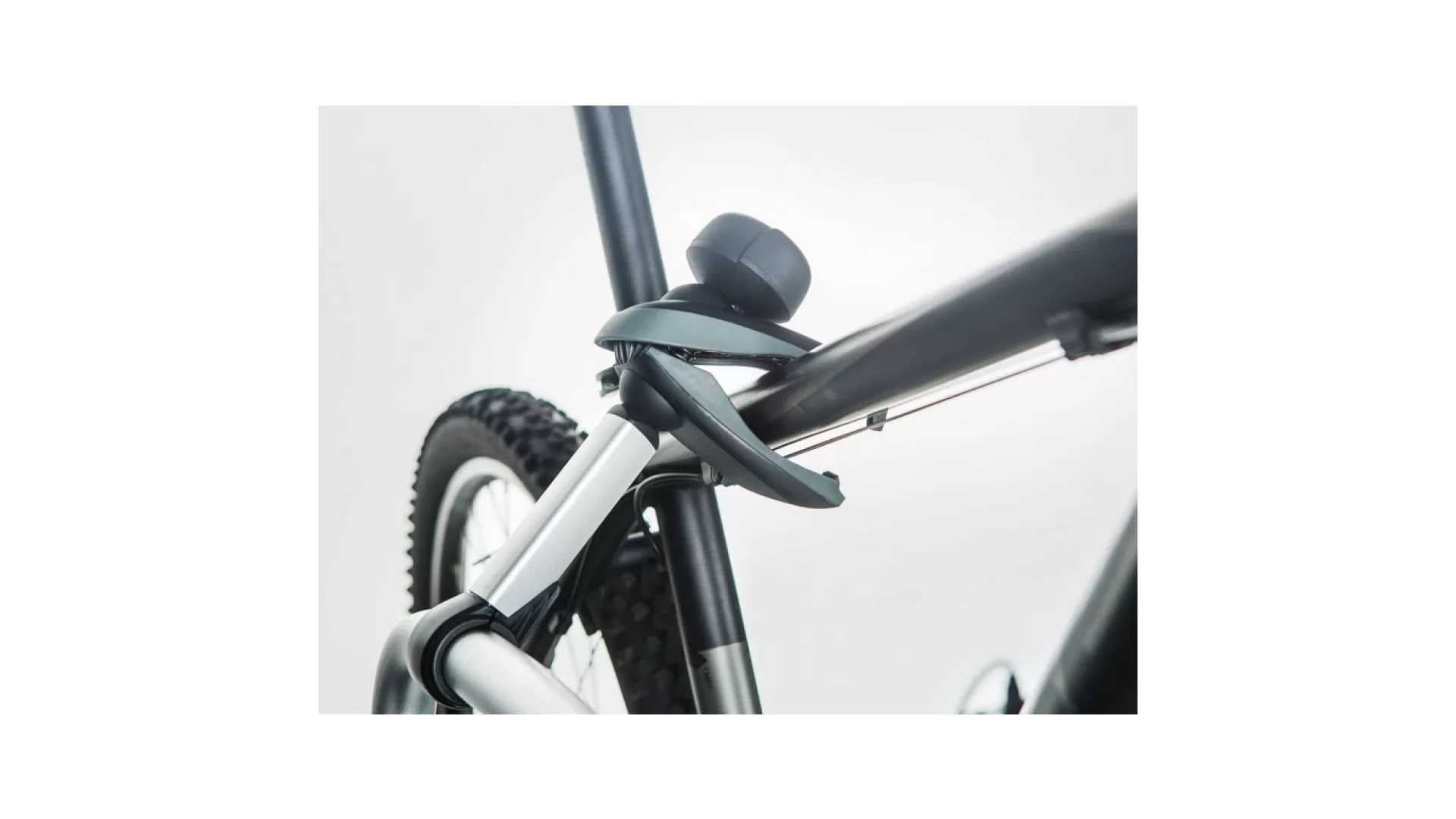 Yakima JustClick 4 bike tow ball mounted carrier combo (8002494 + 8002488) - View 4