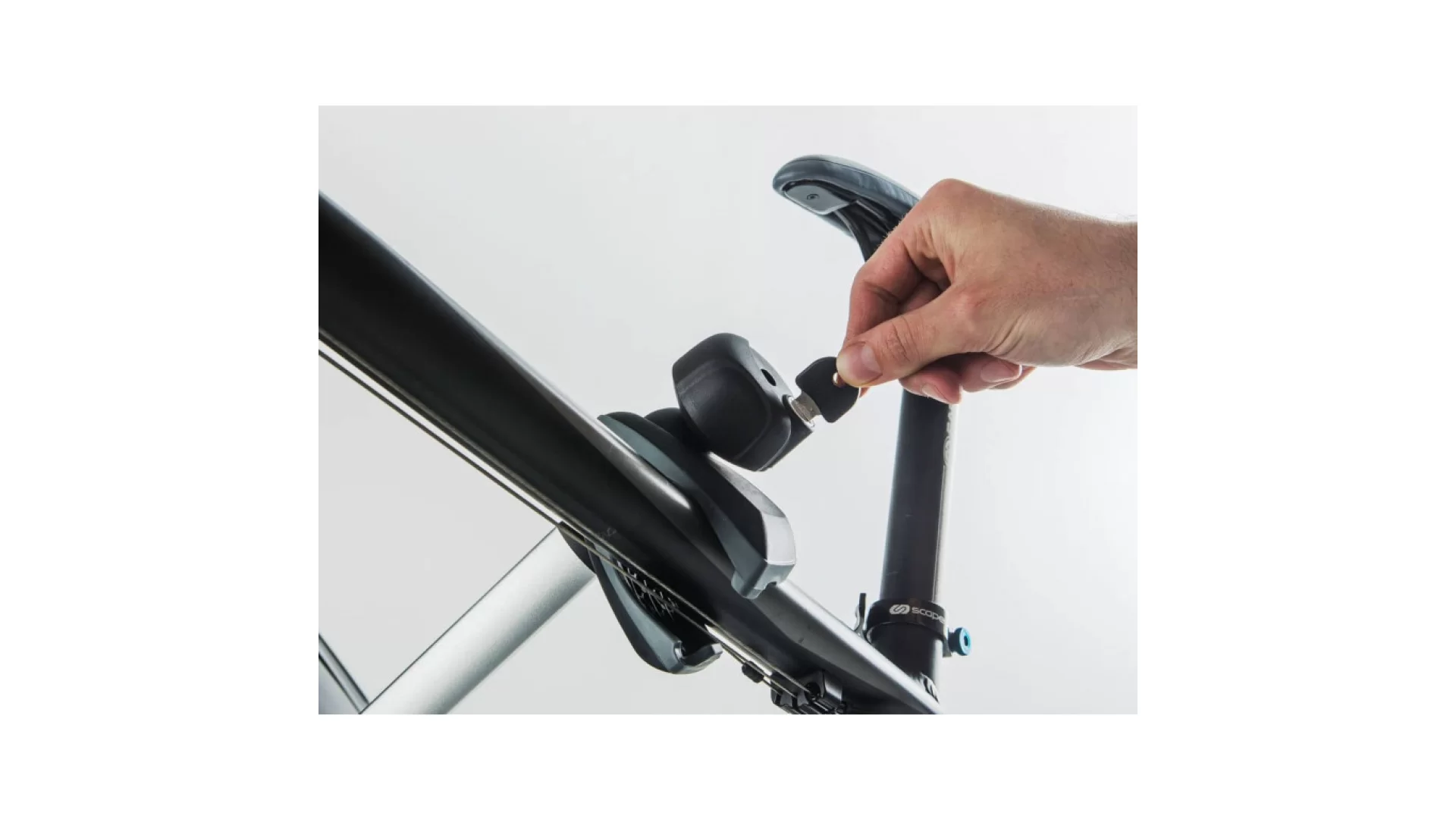 Yakima JustClick 4 bike tow ball mounted carrier combo (8002494 + 8002488) - View 3