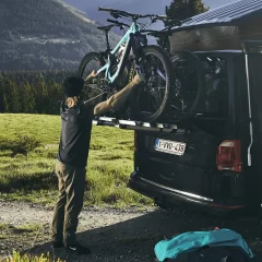 Thule WanderWay 2-Bike Hanging Boot or Hatch Mount Bike Rack Black (911002)